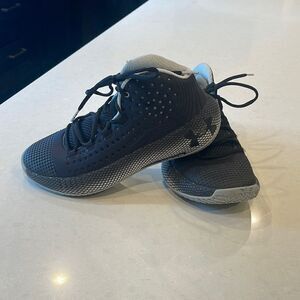 Under armor size 9 propulsion plate hovr havoc shoes excellent shape.